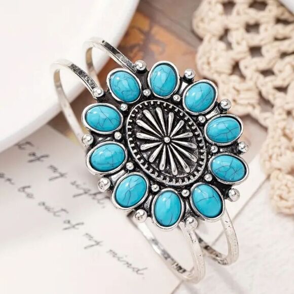 Turquoise flower bracelet - Picture 3 of 11